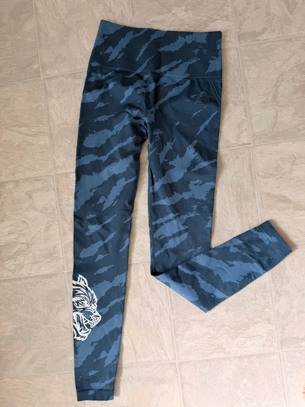 Darc Sport Blue Patterned High-Waist Leggings with White Tiger Graphic